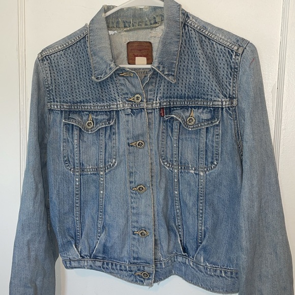 Levi's Jackets & Blazers - Levi’s distressed denim jean jacket with elbow patches and pockets